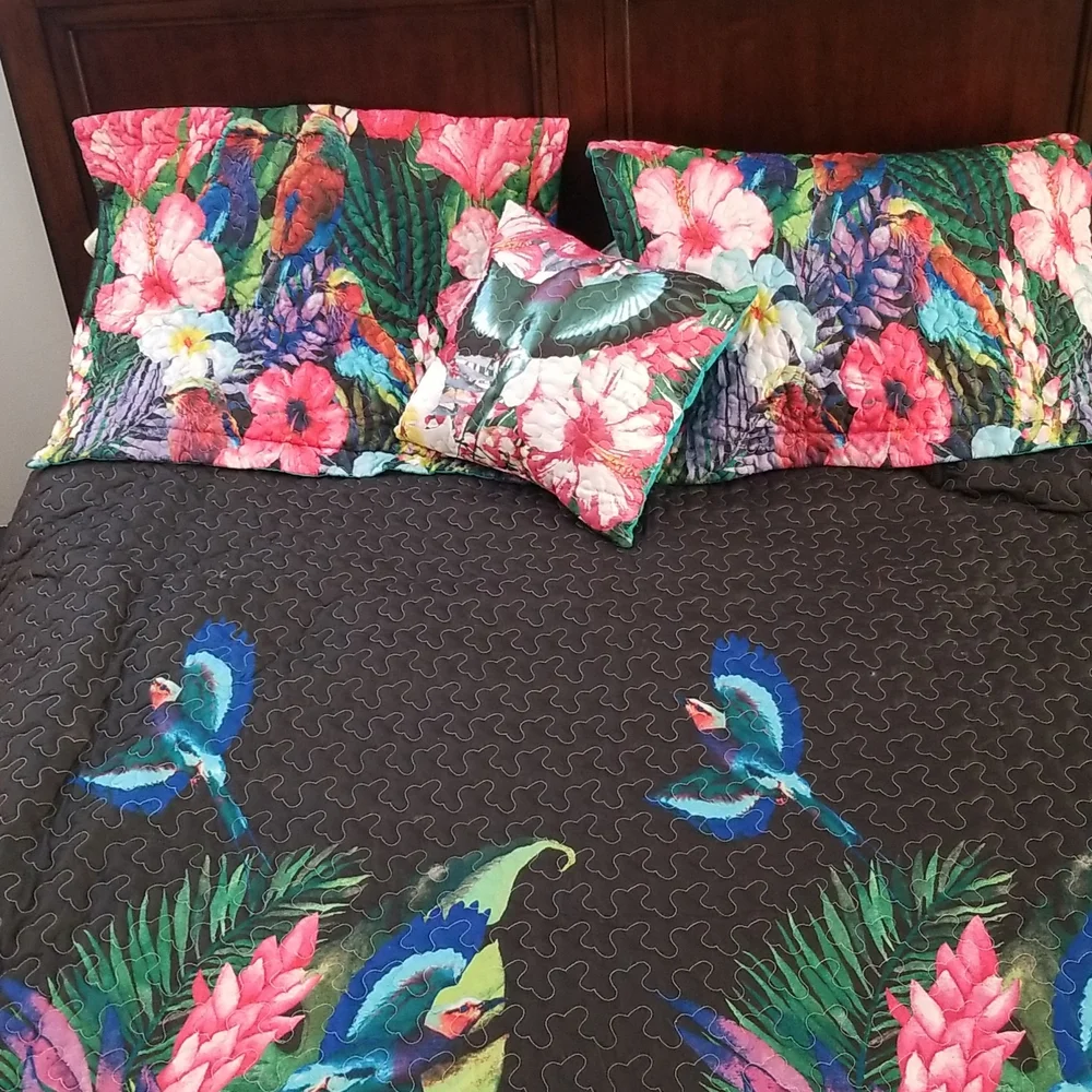 4pc Reversible Queen Quilt Bedspread Set Exotic Vibrant Floral New
